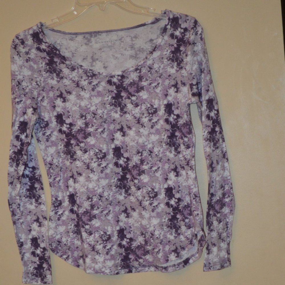 Ann Taylor long sleeve knit top - size S.